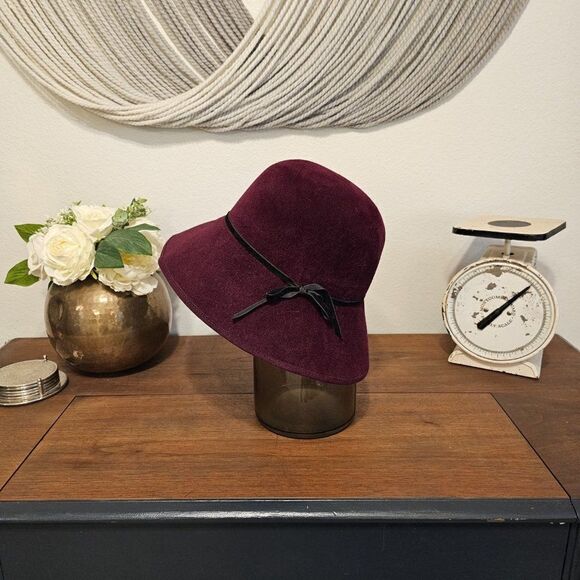 Vintage Helen Kaminski Maroon Felt Hat with Round Too and Under-turned Brim